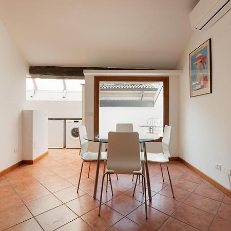 Corso Como Balcony Apartment Milan Bagian luar foto