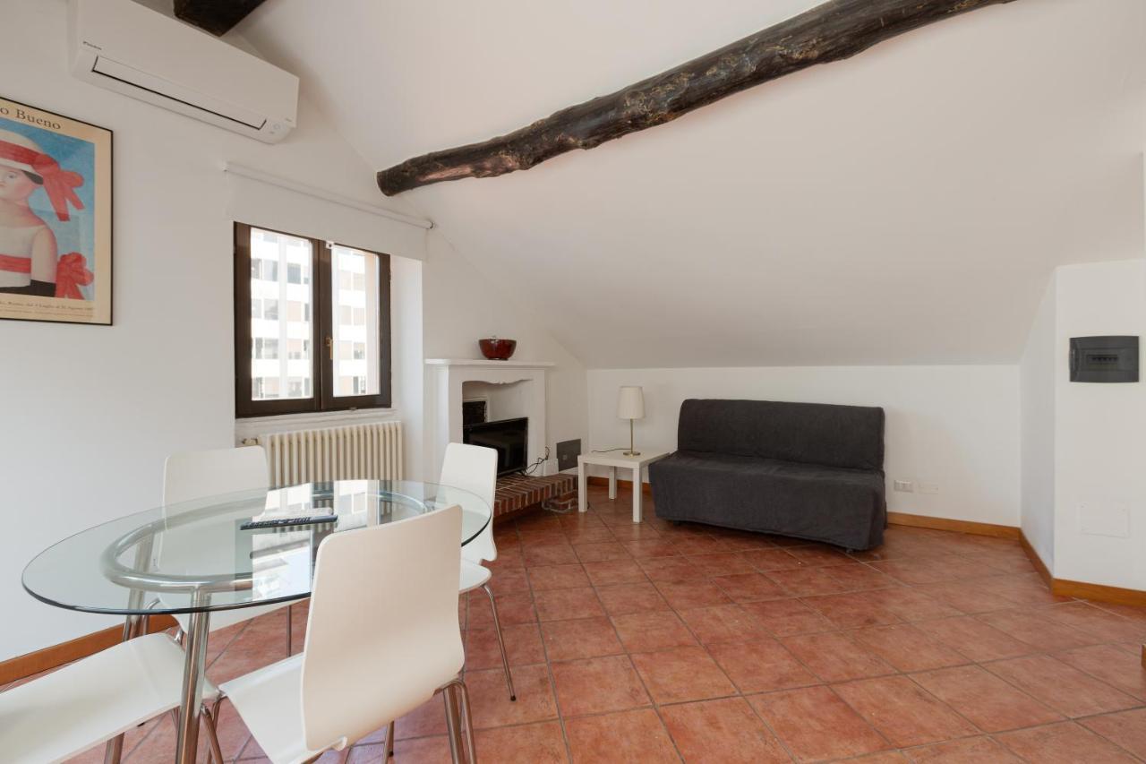 Corso Como Balcony Apartment Milan Bagian luar foto