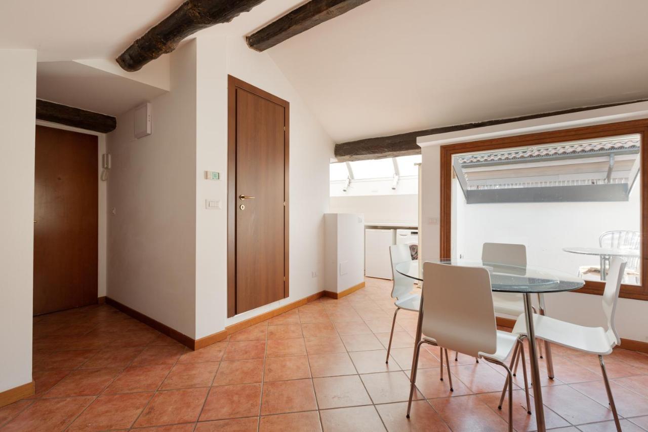 Corso Como Balcony Apartment Milan Bagian luar foto