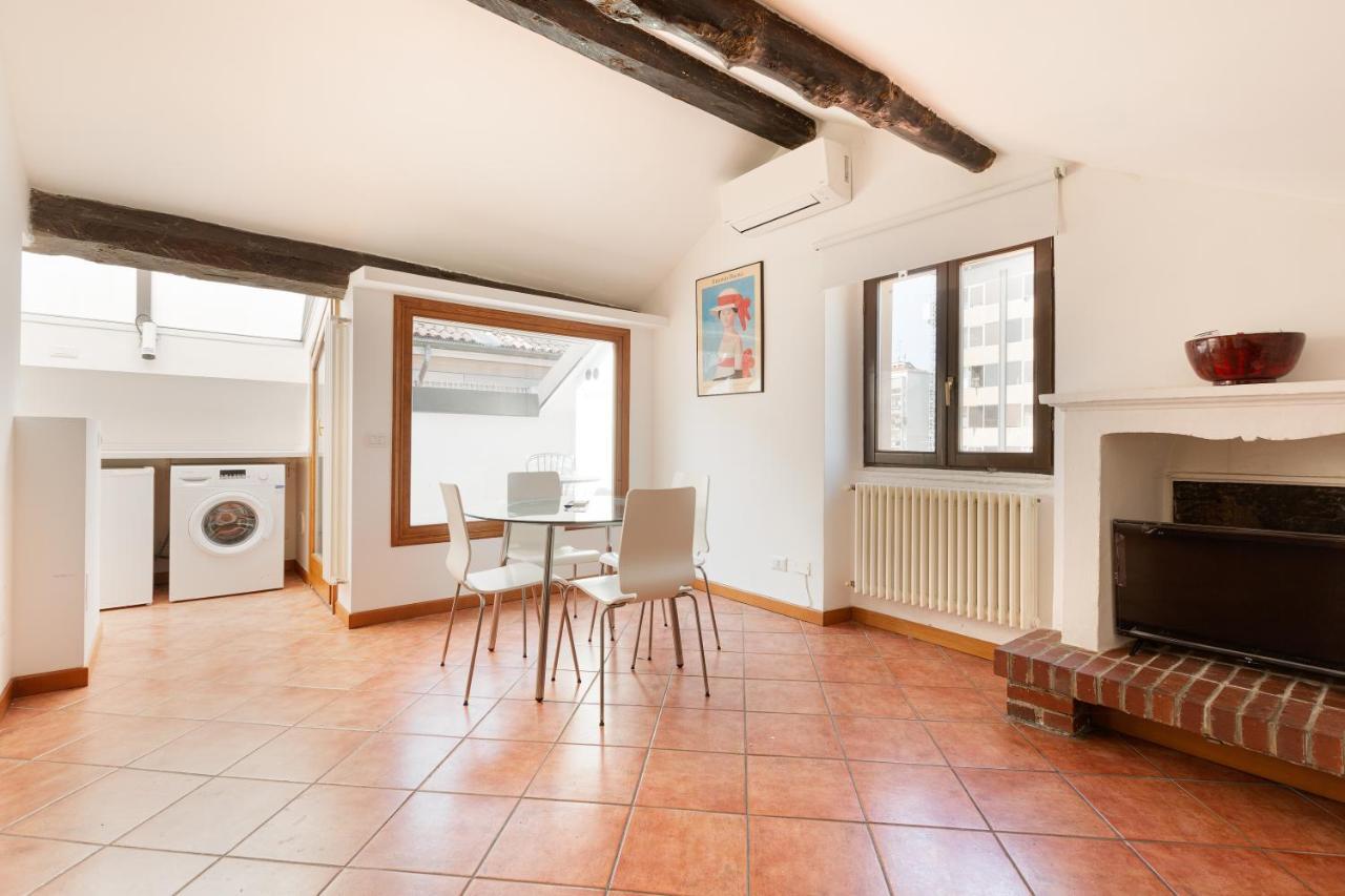 Corso Como Balcony Apartment Milan Bagian luar foto